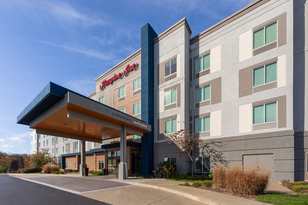 Hampton Inn by Hilton Nashville Airport Century Place