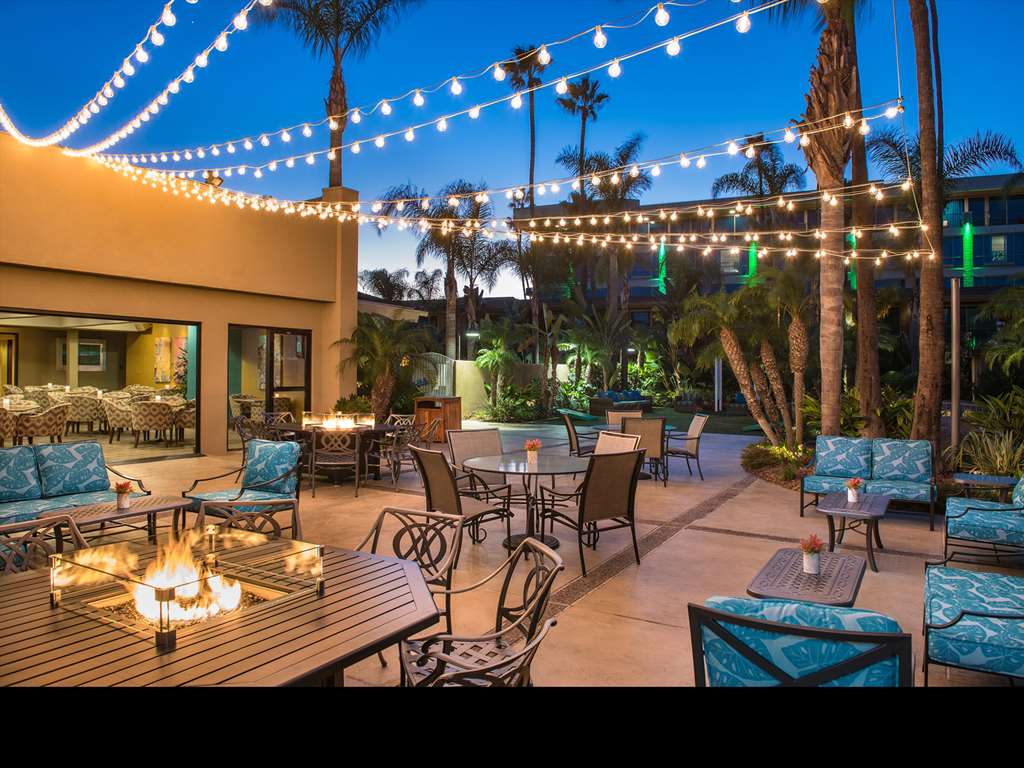 DoubleTree by Hilton San Diego Bayside