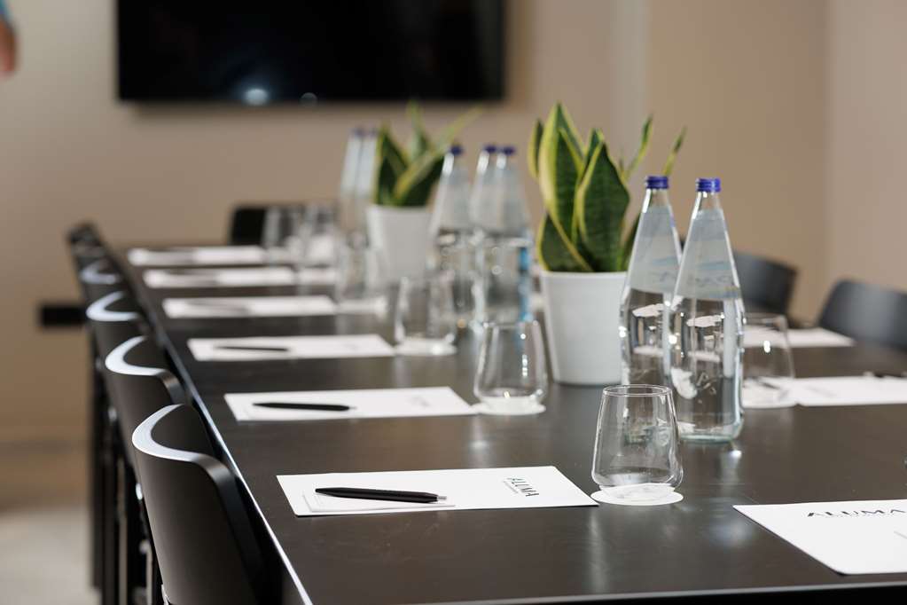 Anise Aluma Athens, Tapestry Collection by Hilton