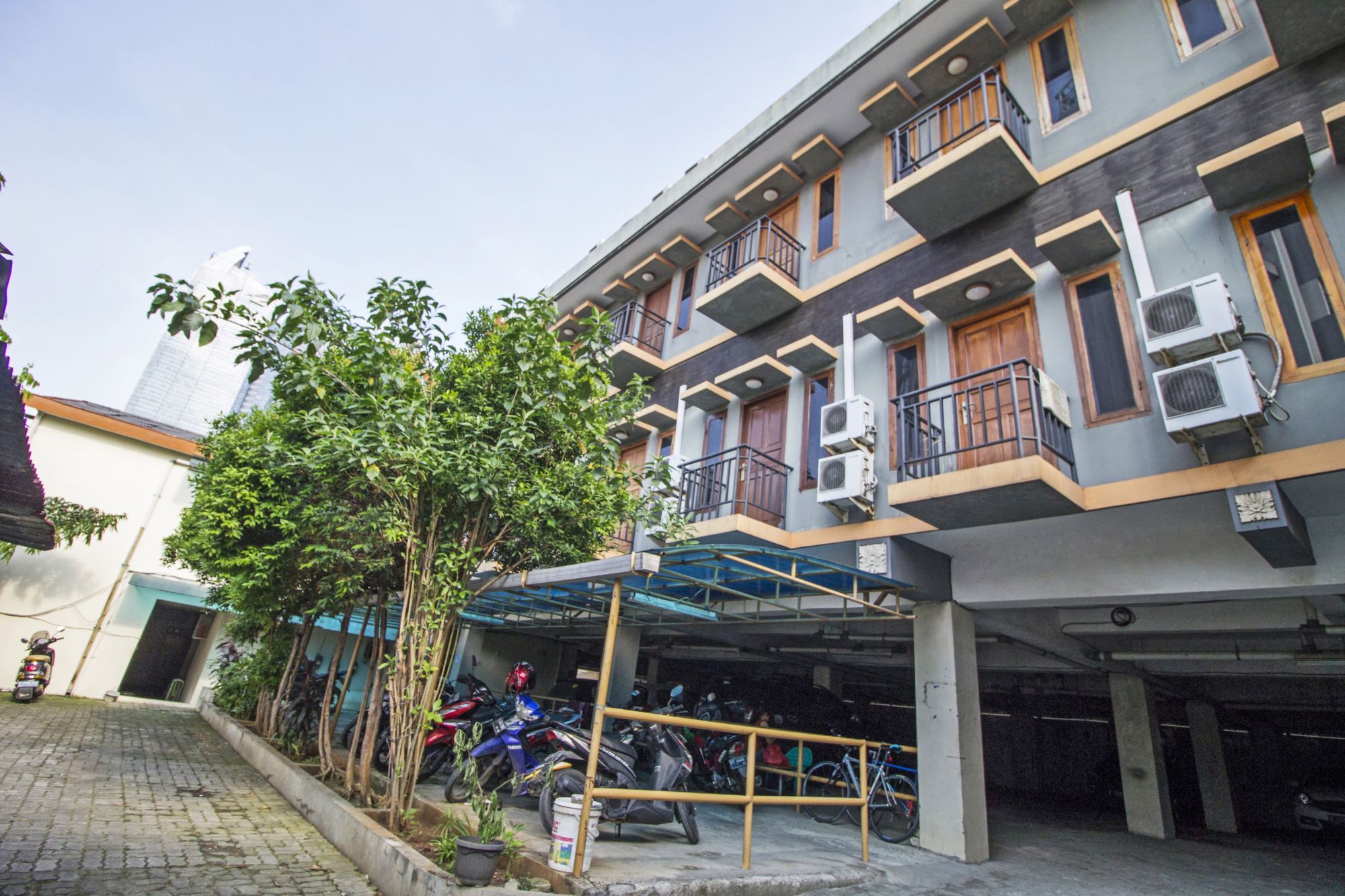 RedDoorz Plus Near Ciputra World Kuningan 2