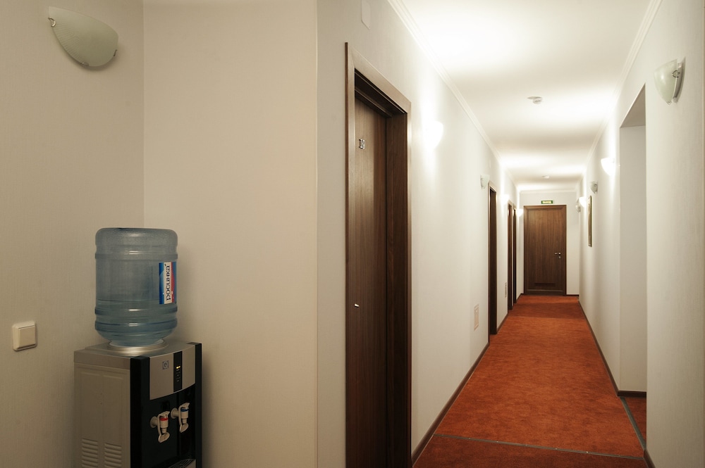 Solo On Bolshaya Moskovskaya