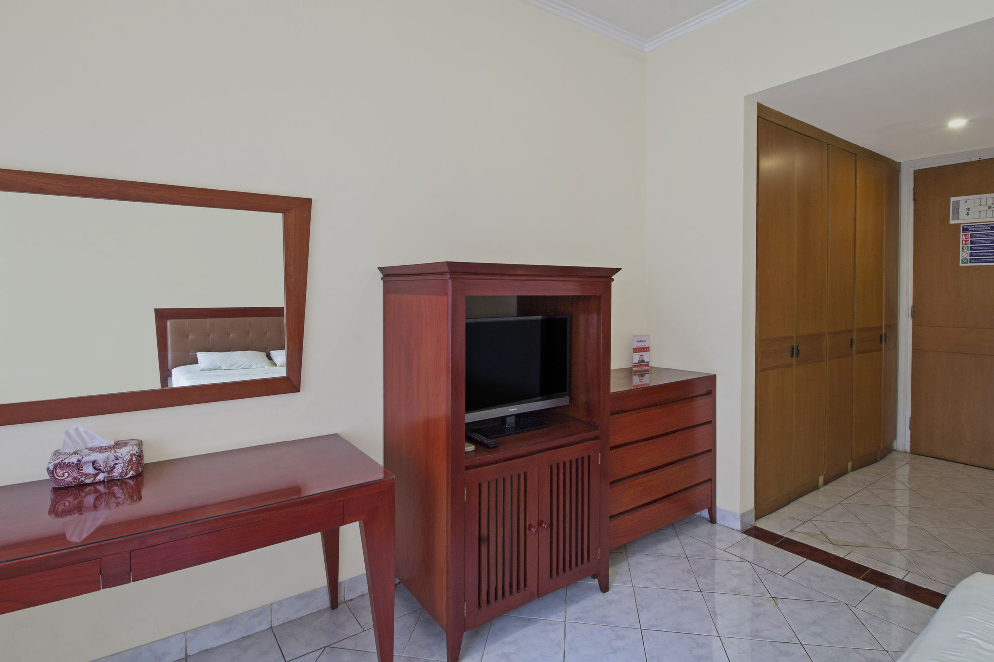 Puri Sawo Manila Residences by RedDoorz