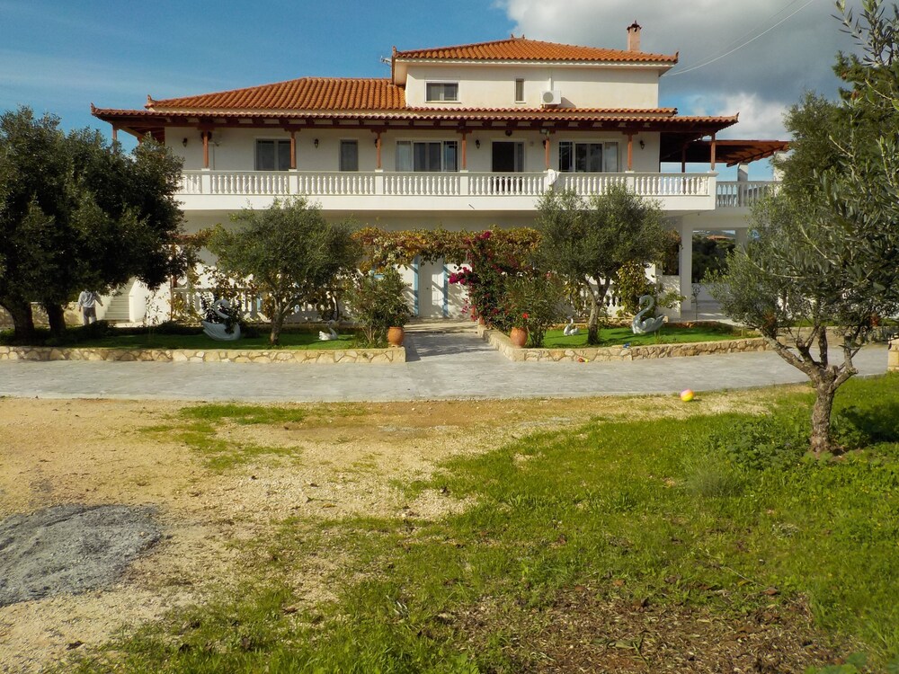 Mikro Nisi Studios
