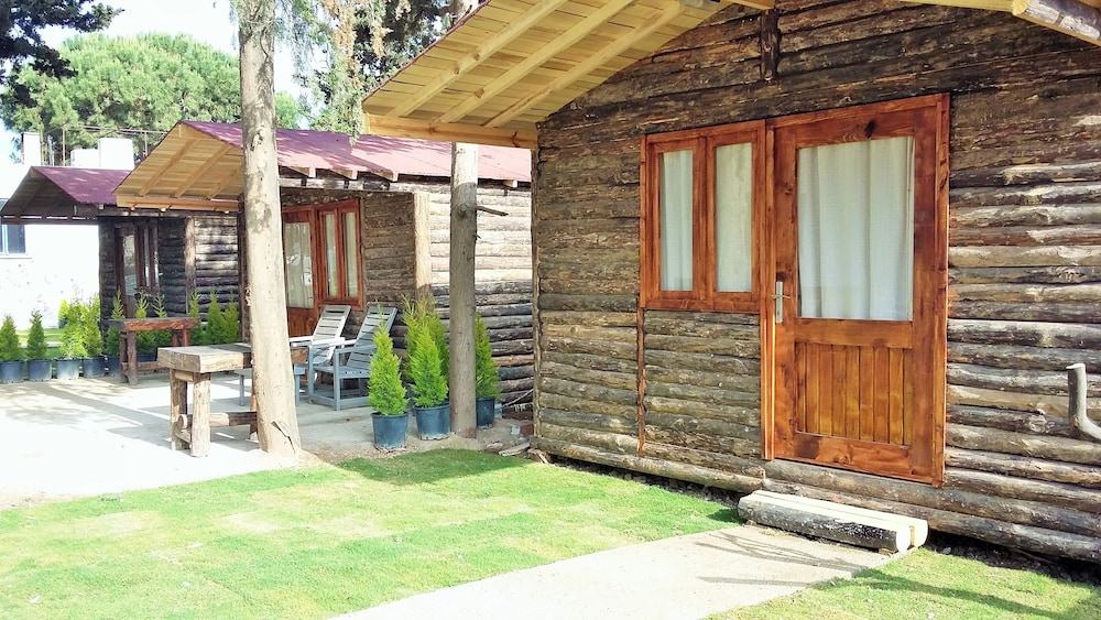 Pitos Bungalows