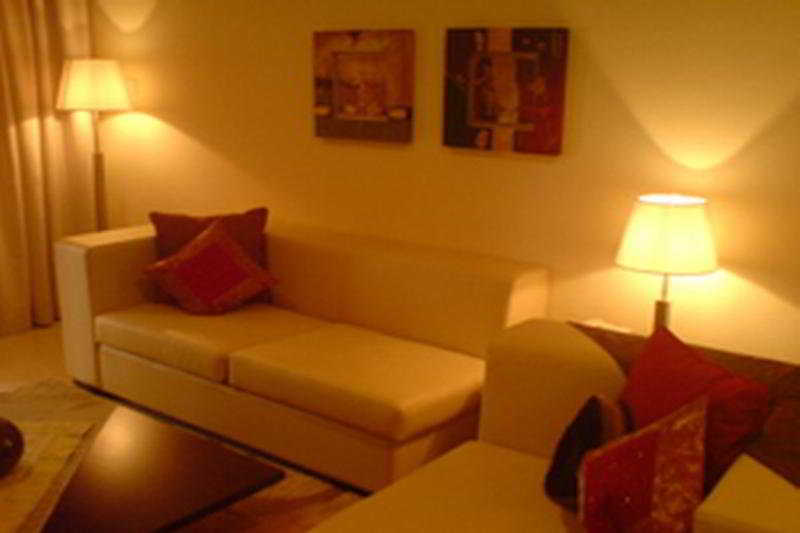 Parkside Suites - Discovery Gardens