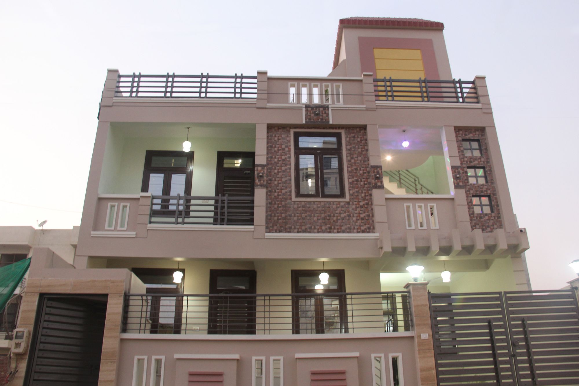 FabHotel Queen Palace by OYO Rooms