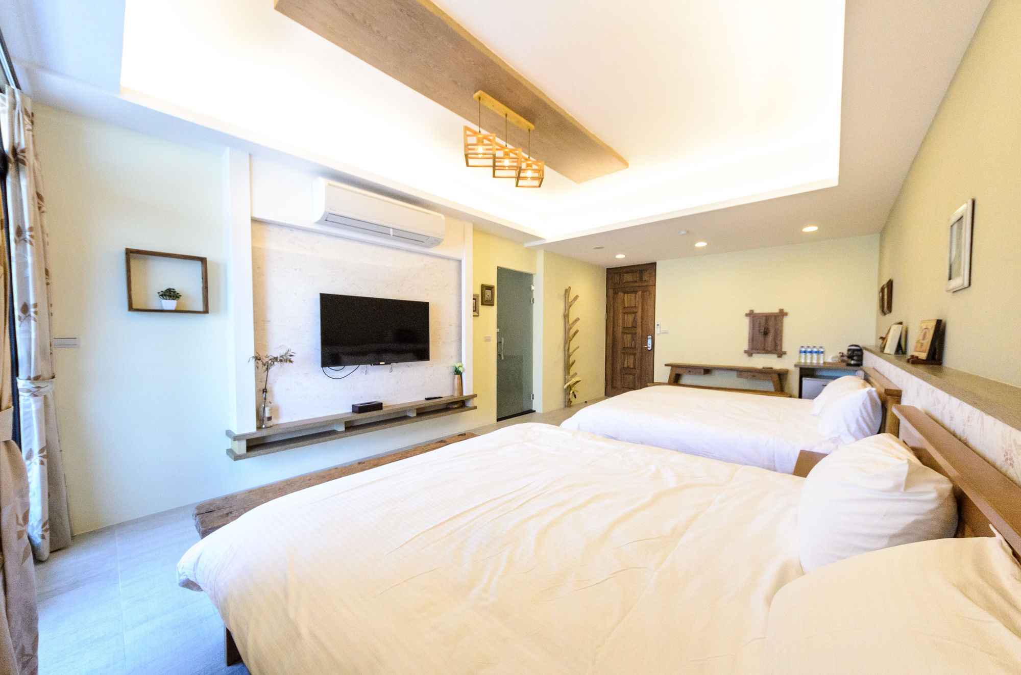 Jhongshan Building Bed and Breakfast