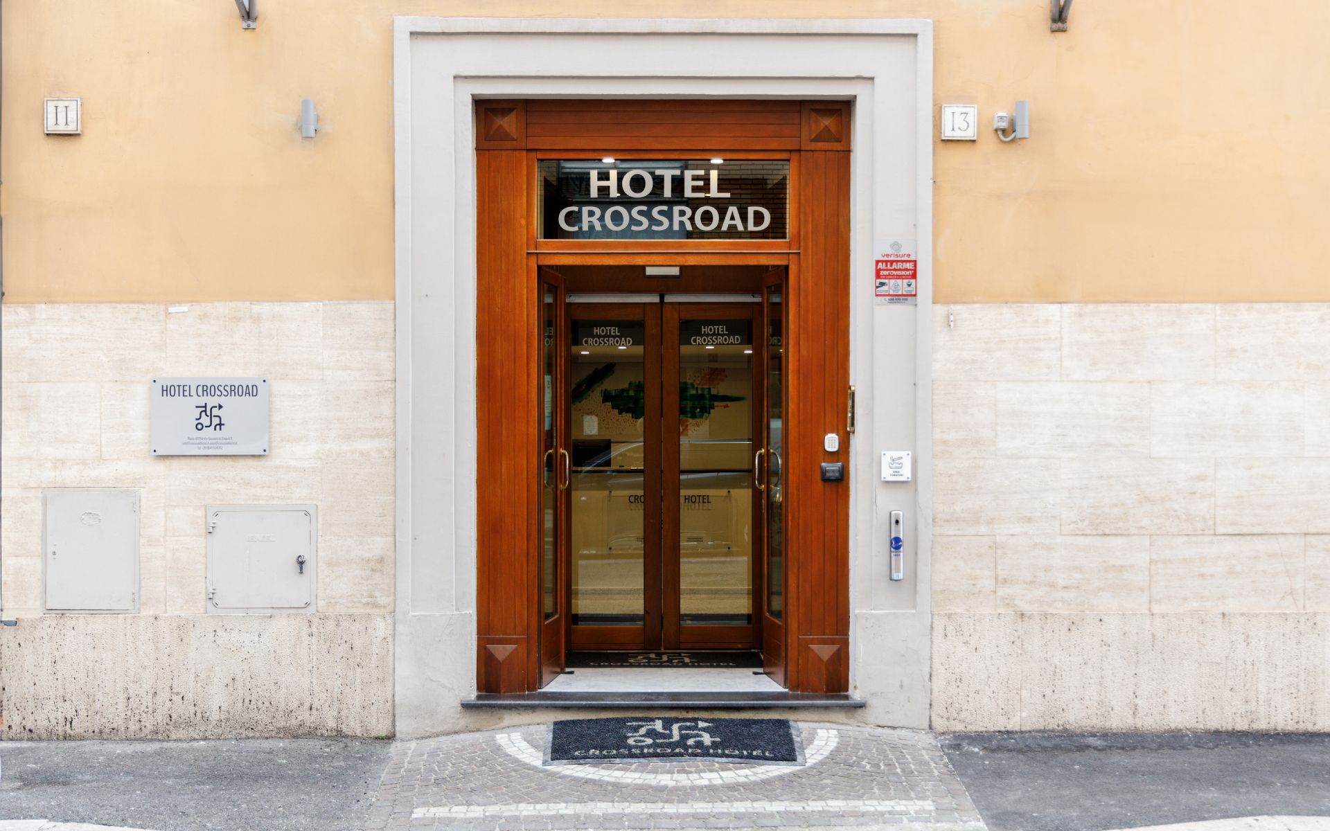 Crossroad Hotel