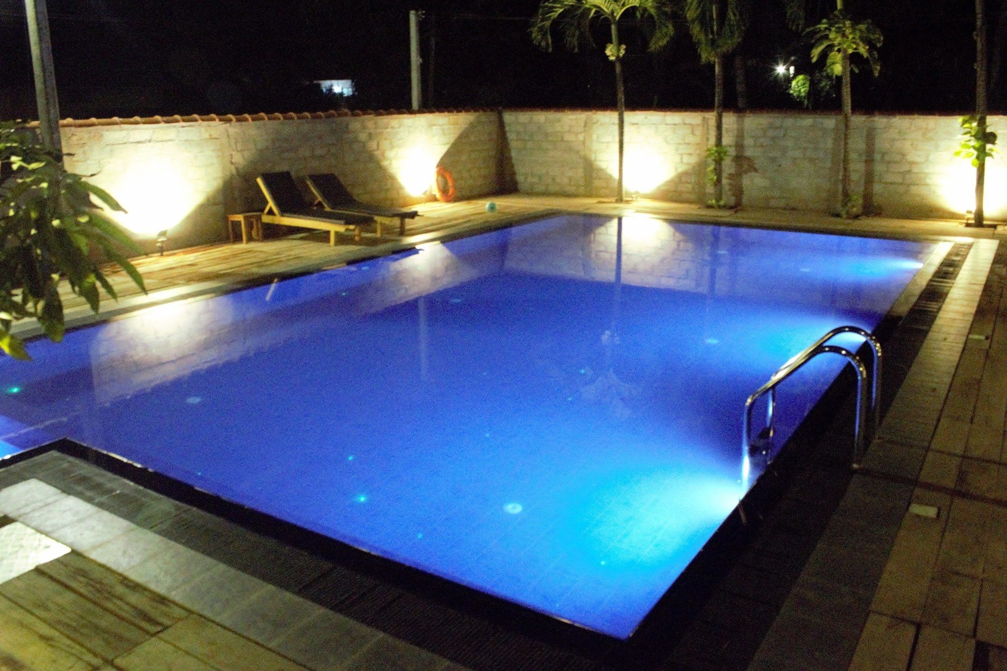 Villa Shade