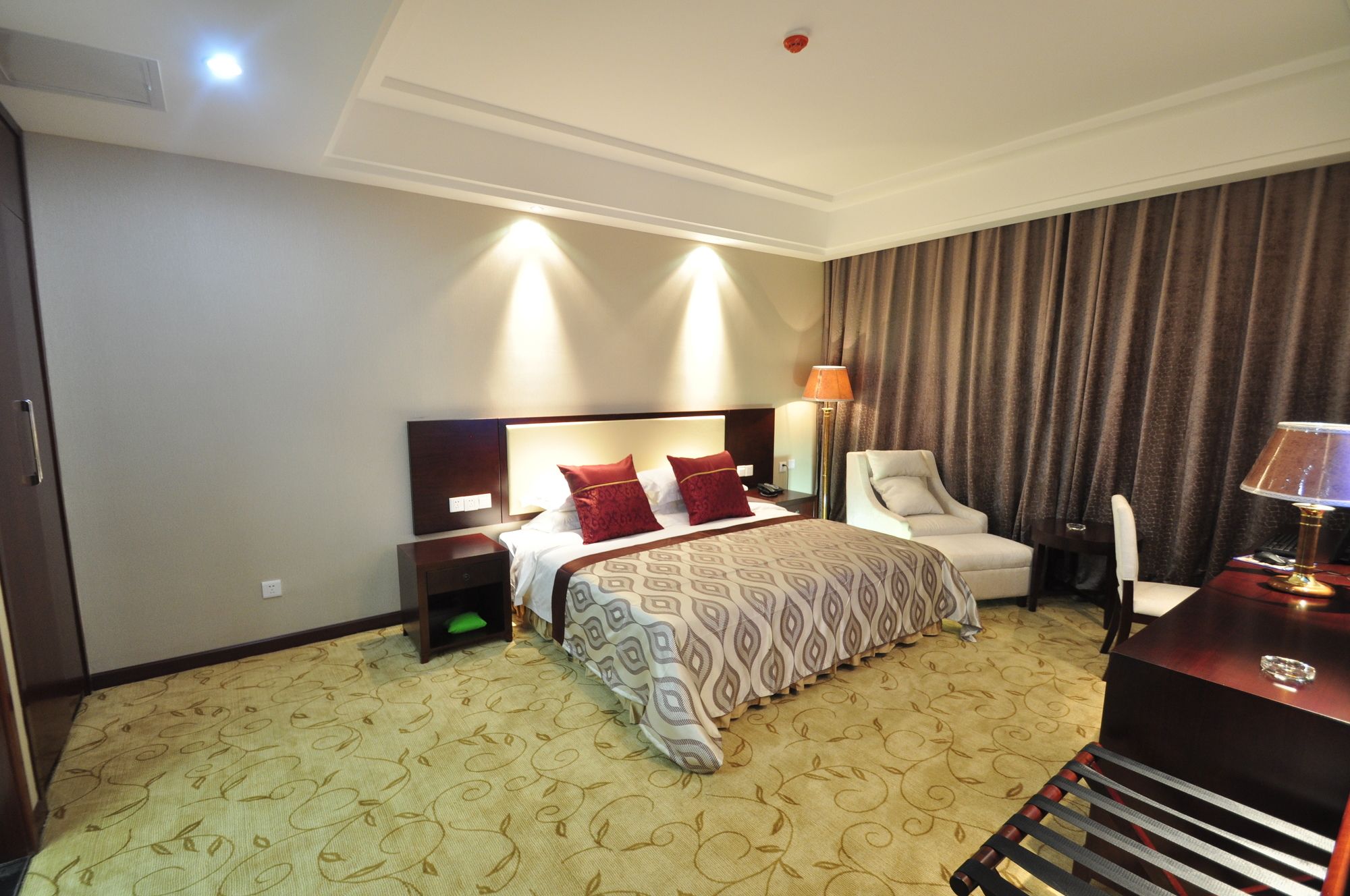 Wuhan Guochuang Chuyuan East Lake Hotel