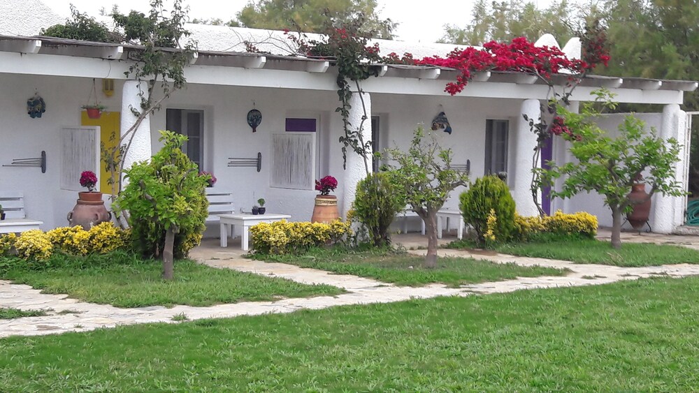 Kefi Beach & Suites