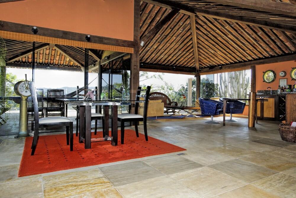 Cliffside Villa Luxury Inn