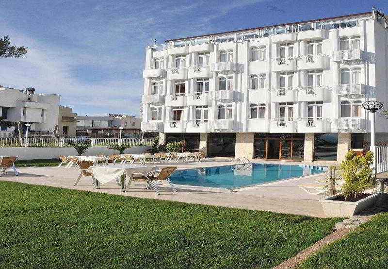 Lucky Monkey Hotel