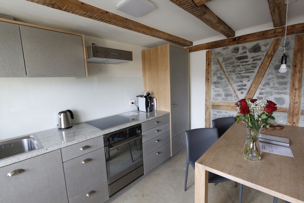 Easy Living Business Apartments