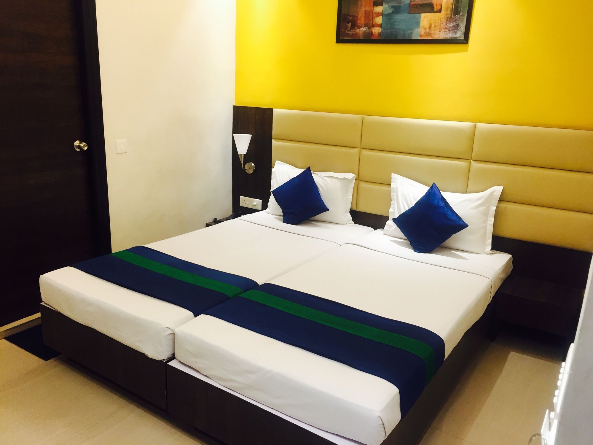 Hotel Crest Inn
