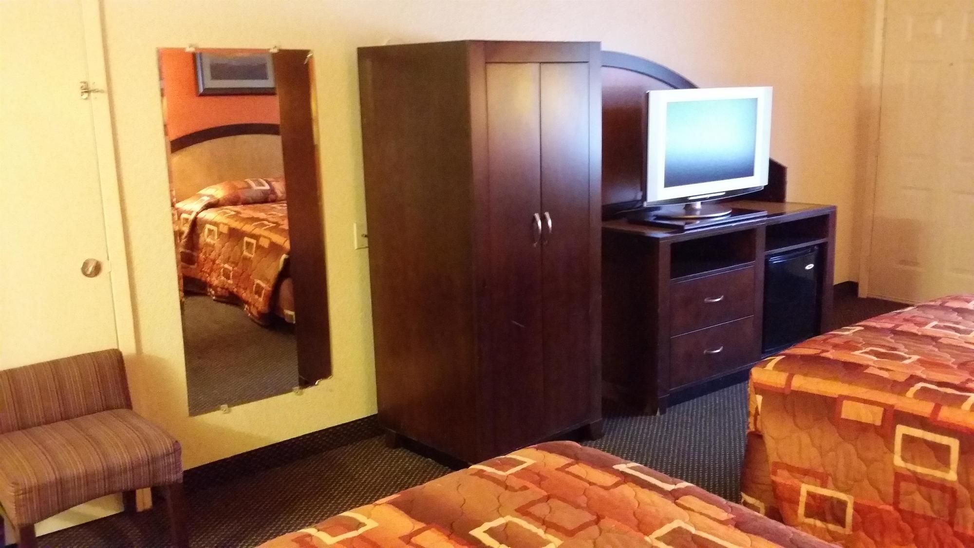 Travelodge by Wyndham Houston Hobby Airport