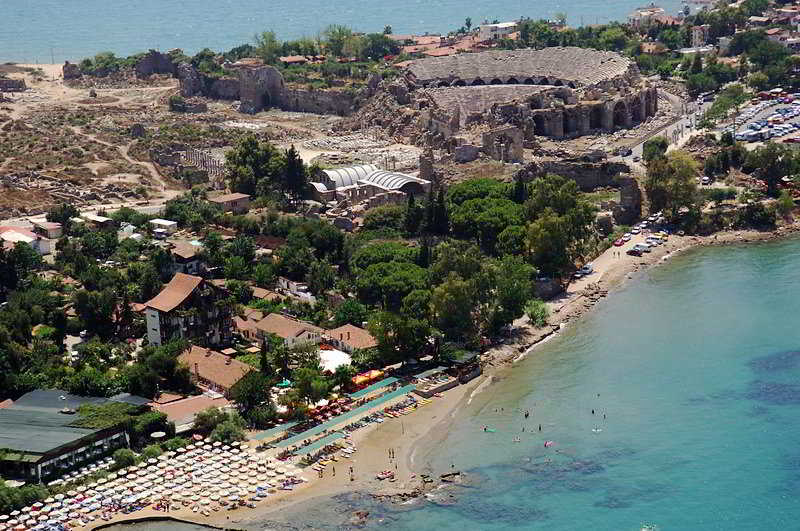 Leda Beach Hotel