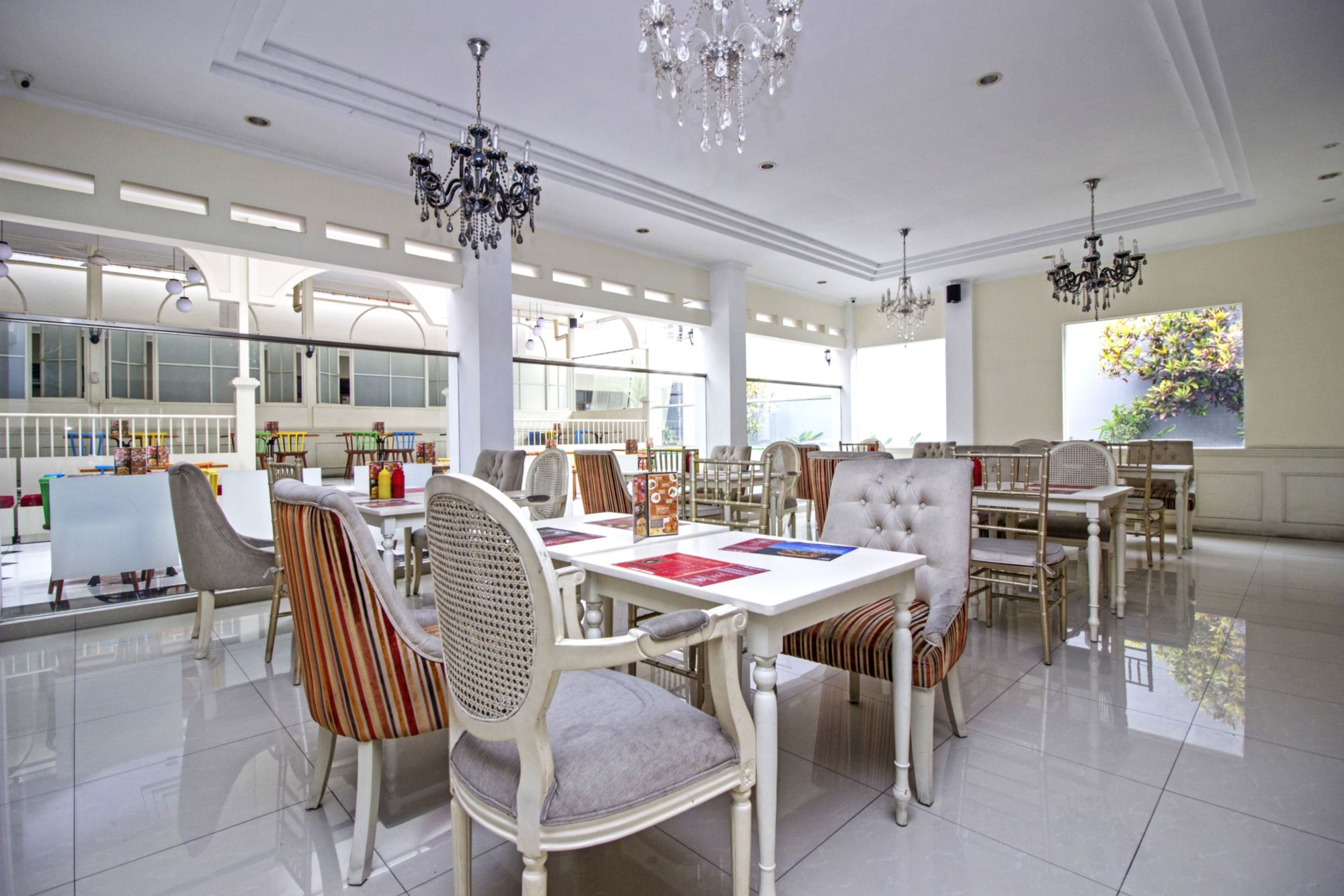 Frances Hotel by RedDoorz