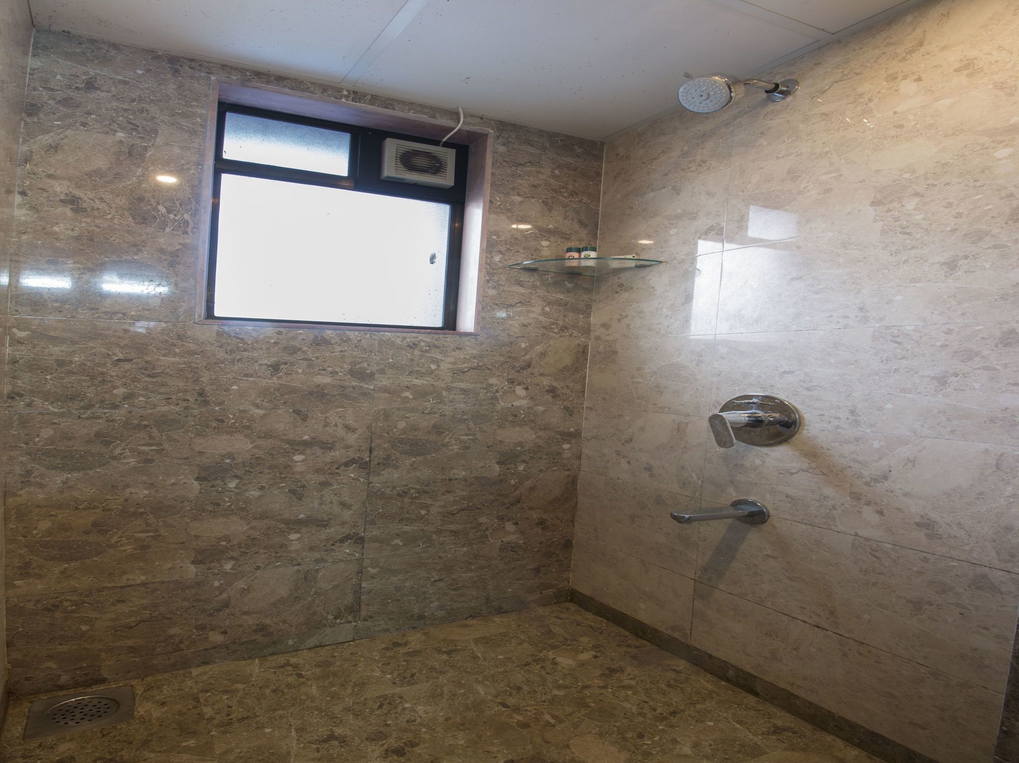 Collection O 76358 Kapil Residency Parage Chowk