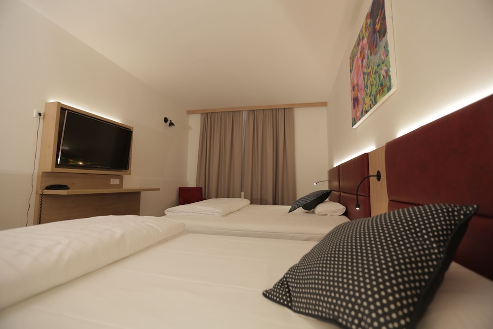 Galeria Airport Hotel