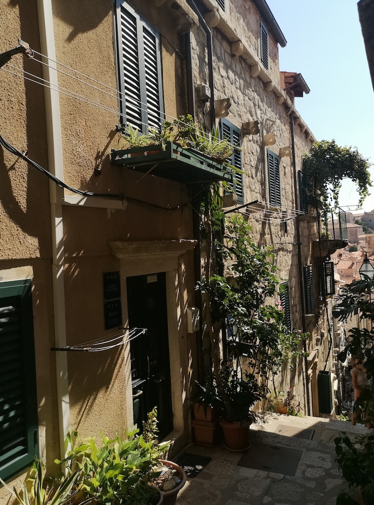 Apartments Old Town Economy