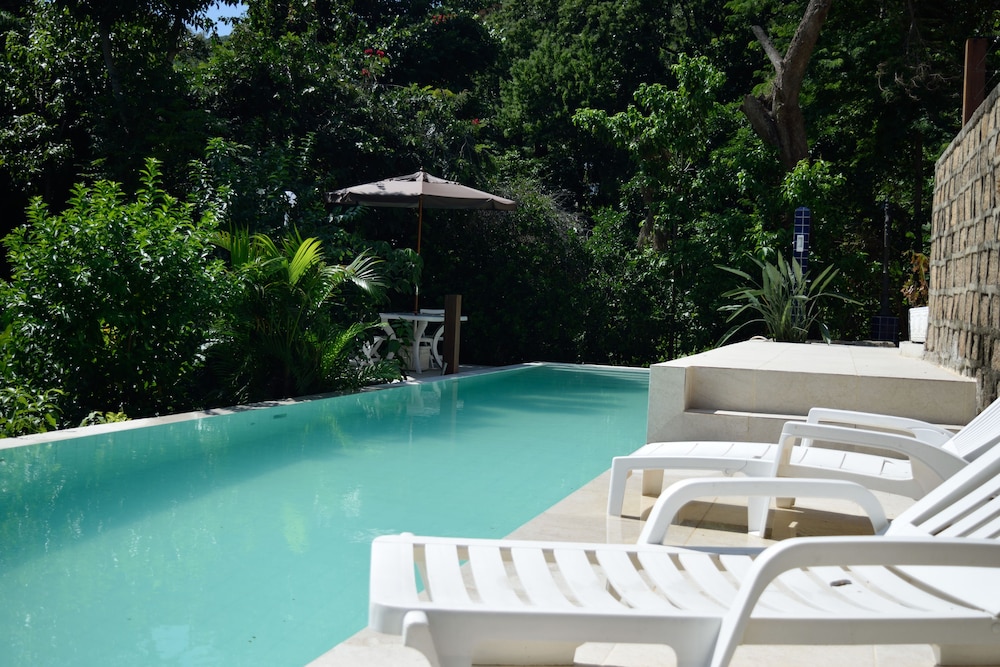 Banana Leaf Eco Hostel