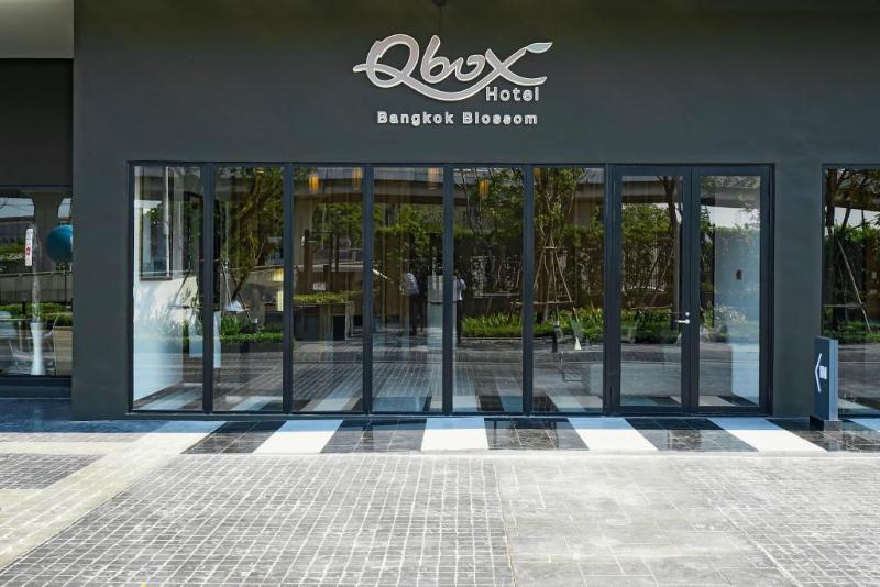 Q-Box Bangkok Blossom Hotel