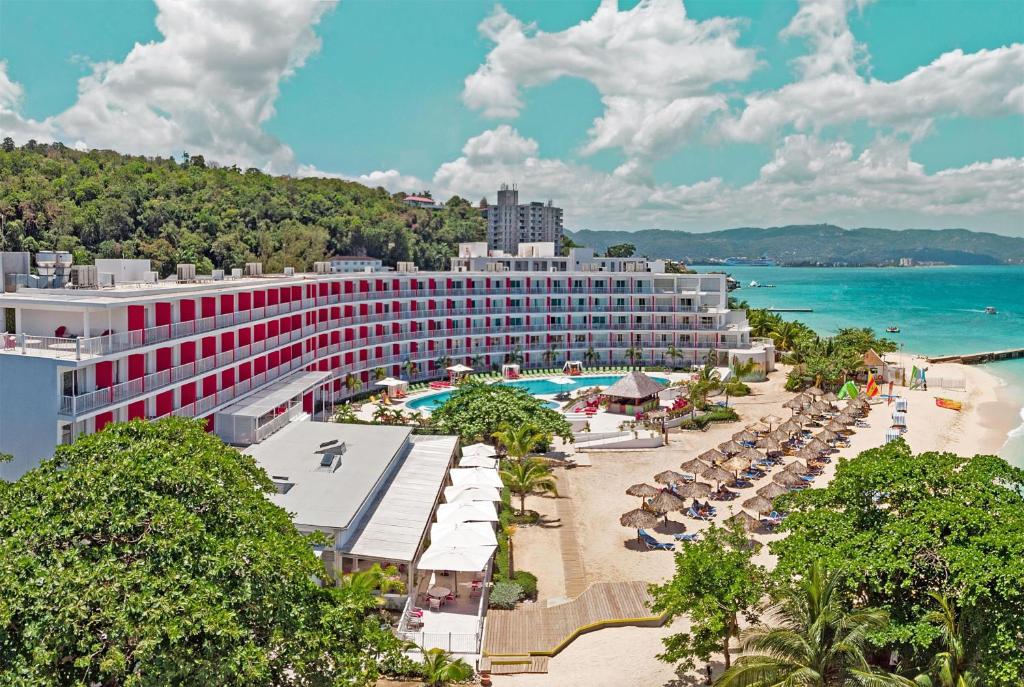 Grand Decameron Cornwall Beach A Trademark All-Inclusive Resort