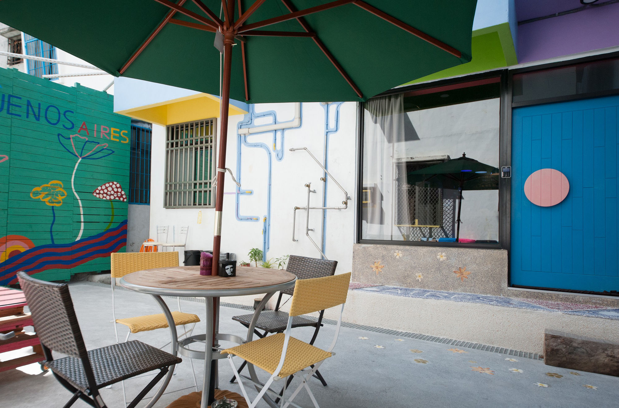 Aires Hostel