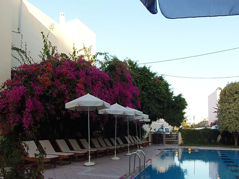 YAKINTHOS HOTEL