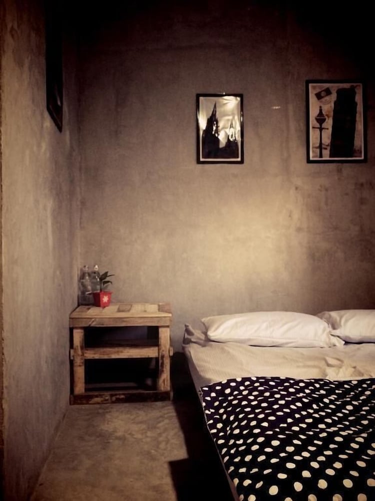 Mango House