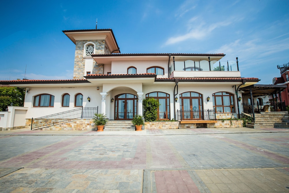 Helena VIP Villas and Apartments