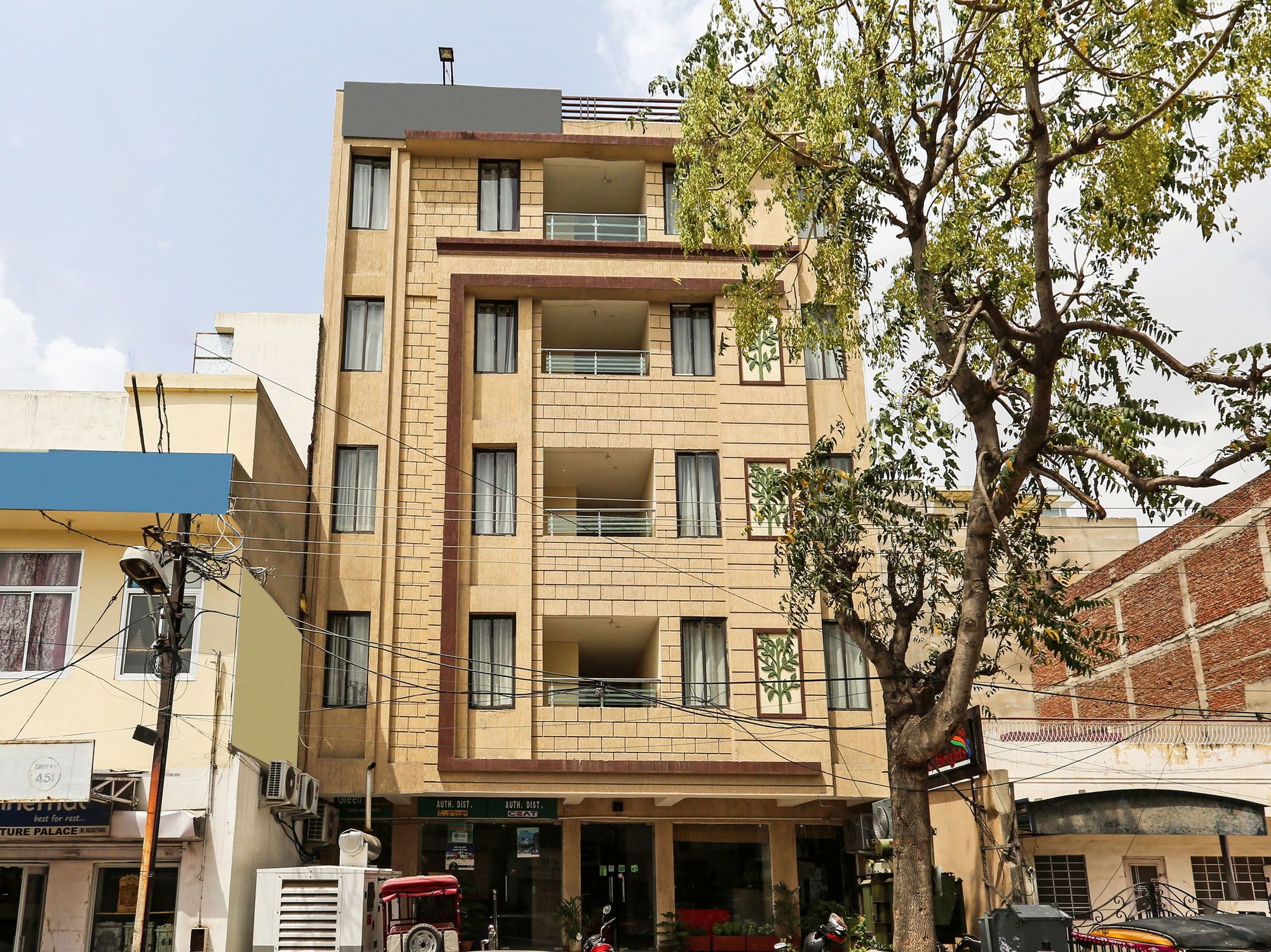 Hotel Sky Heights By OYO Rooms