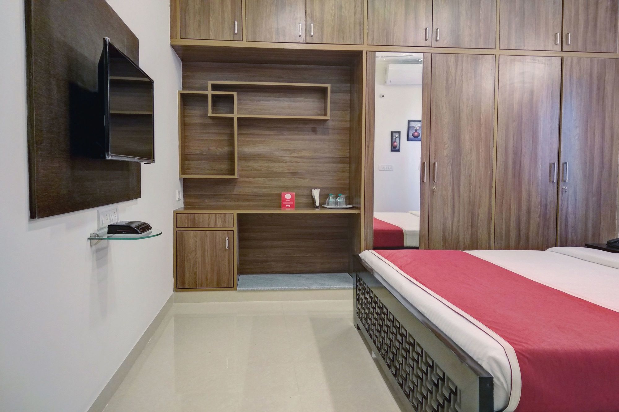 Hotel Kings Suites By OYO Rooms