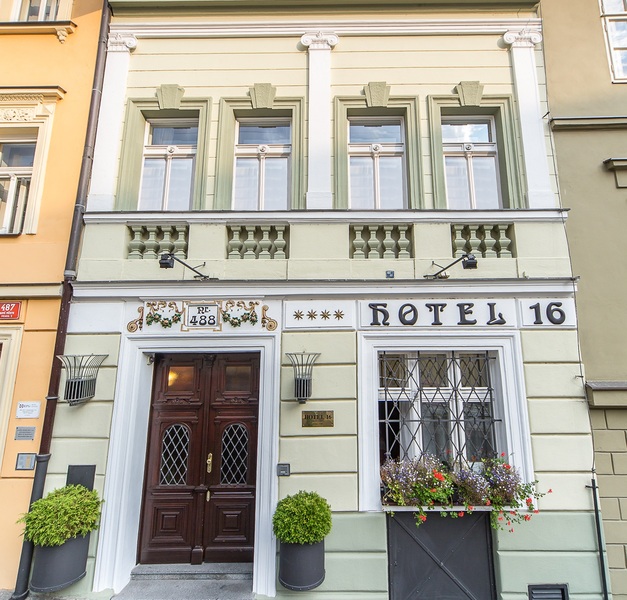 Hotel 16