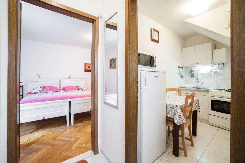 Apartments Zdravko