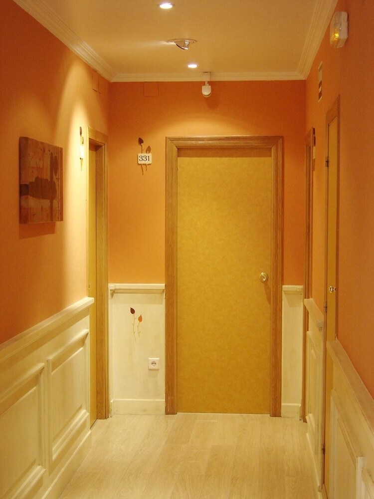Paris Hostal