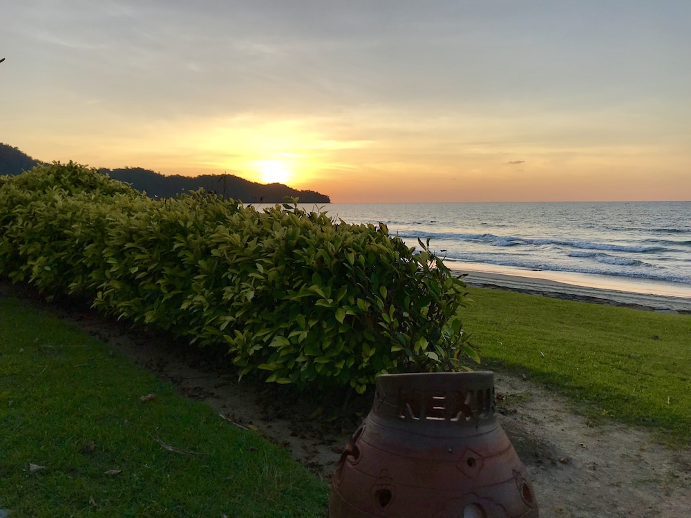 Sunset Seaview Beach Villas @ Nexus Karambunai