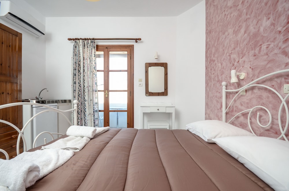 Depis Economy Studios & Apartments