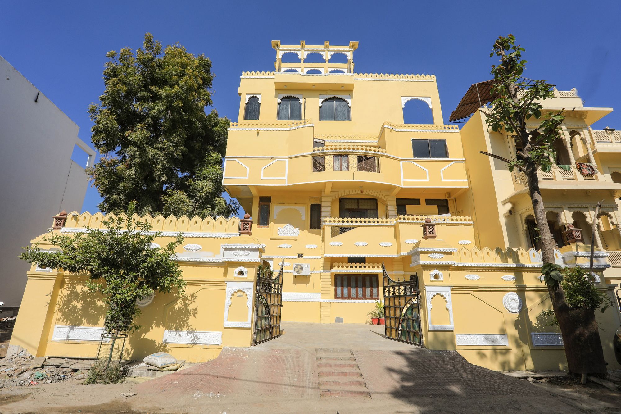Tej Vilas Near Celebration Mall