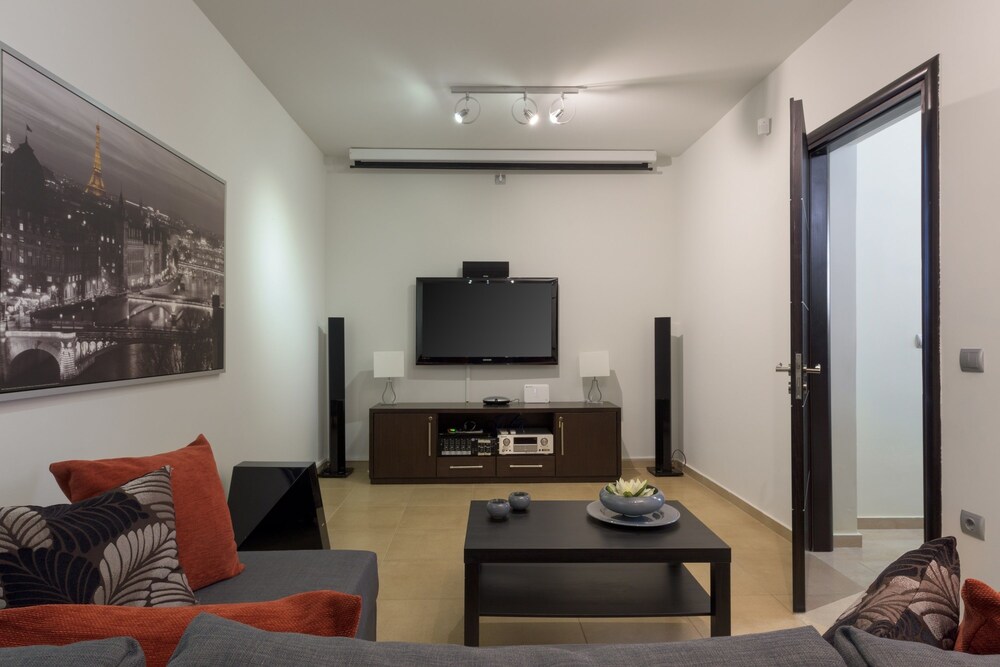 Quinn Hill Luxury Villa