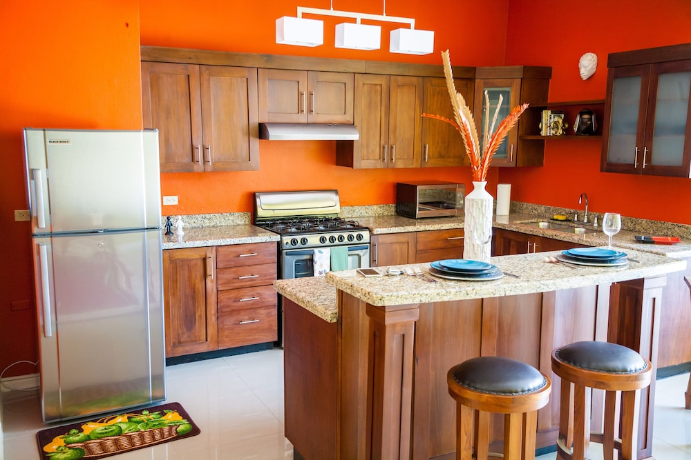 Skyview Manor Guest Apartments