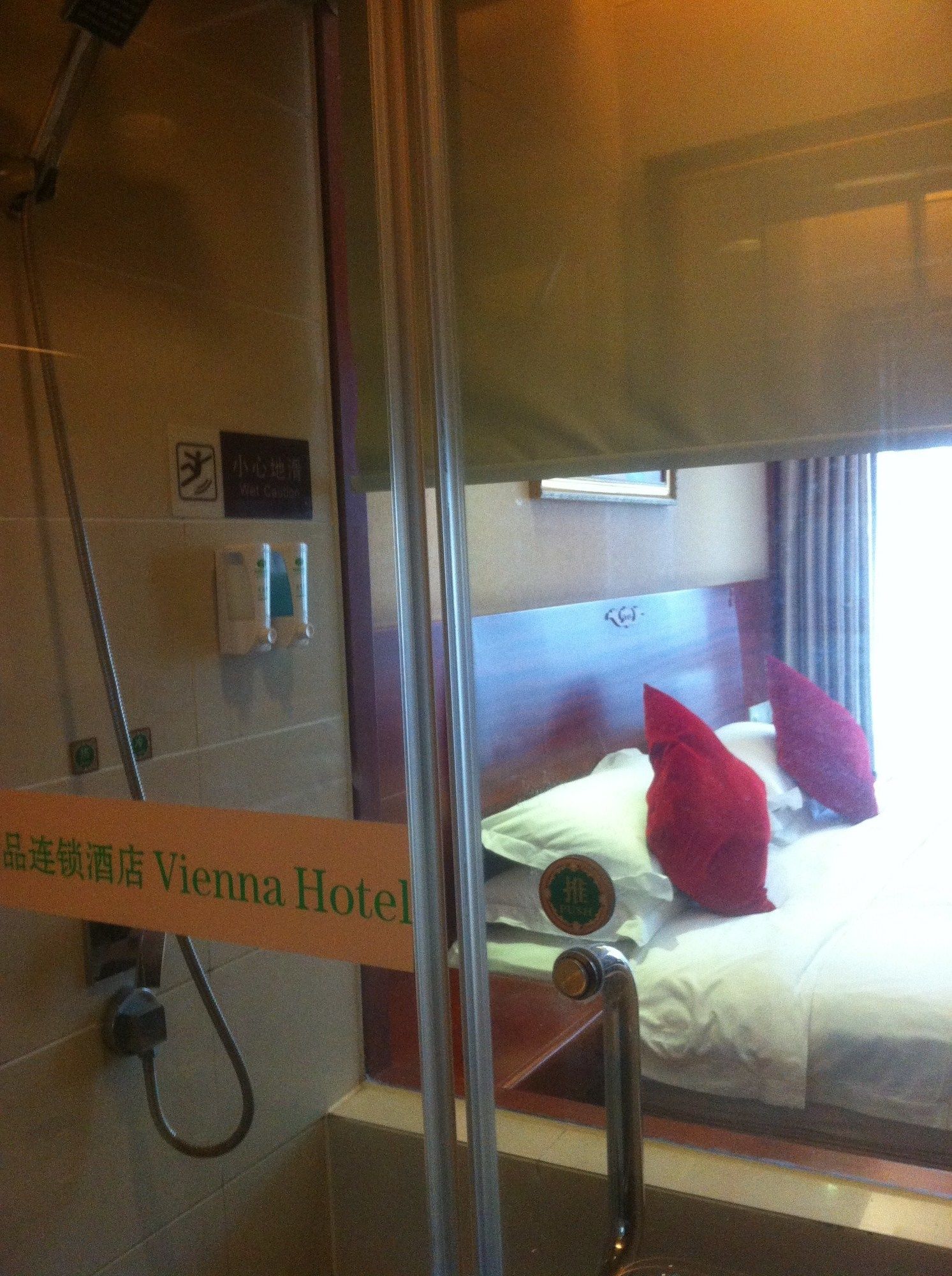 Vienna International Hotel Shanghai Disneyland Tour Shop