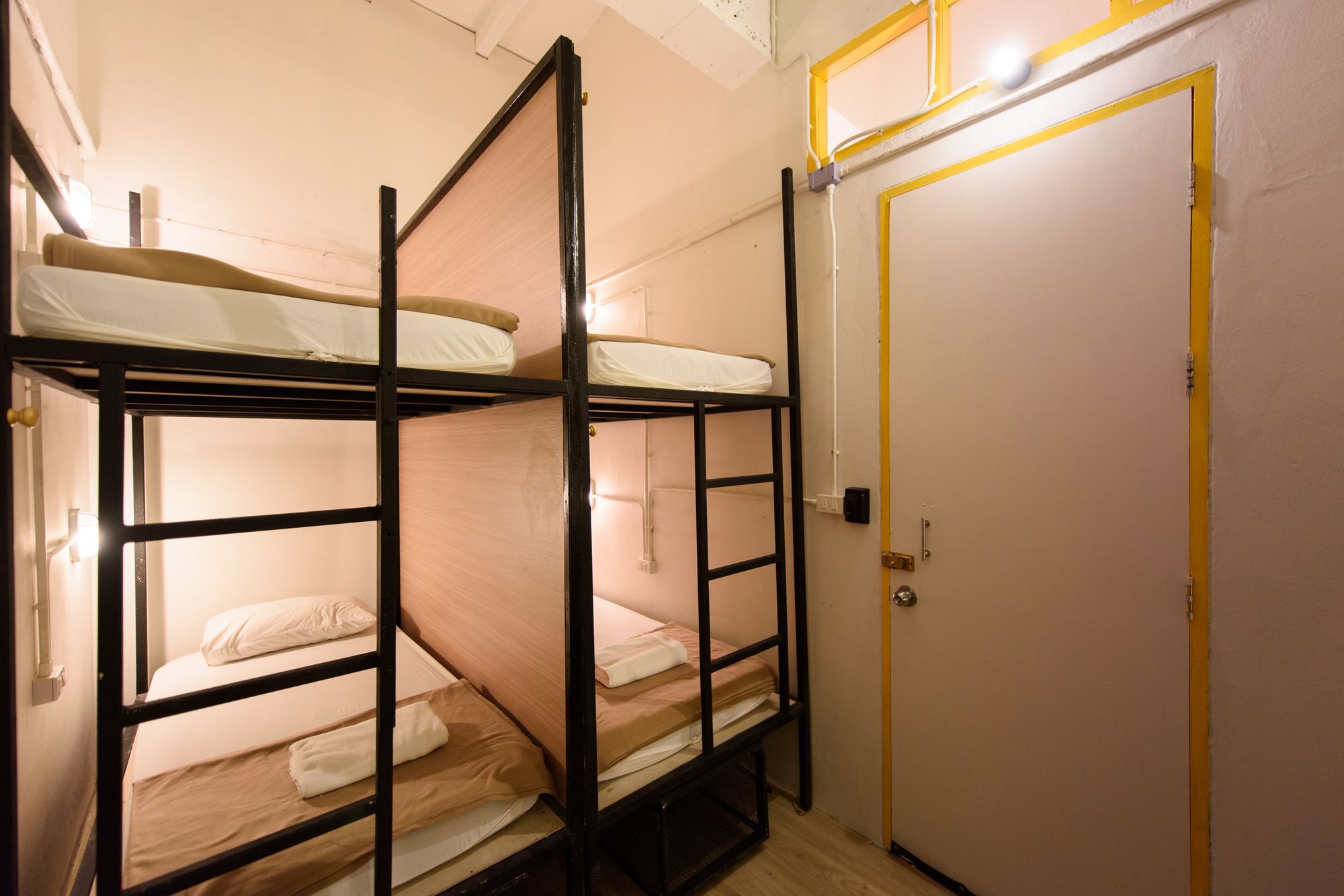 Warm White Hostel