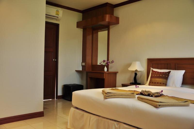 Baan Chayna Lounge Resort