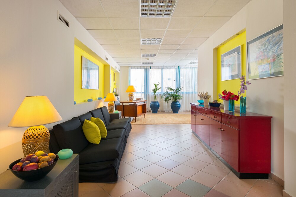 Mariette Rhodes Urban Suites