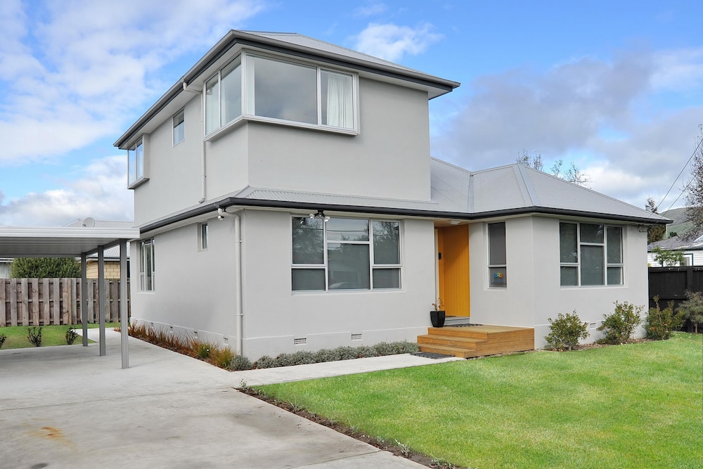 Charlesworth Villa - Christchurch Holiday Homes