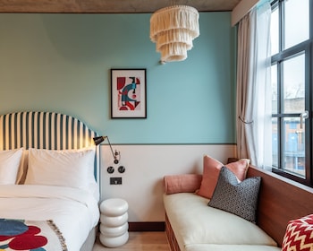 Room2 Chiswick Hometel