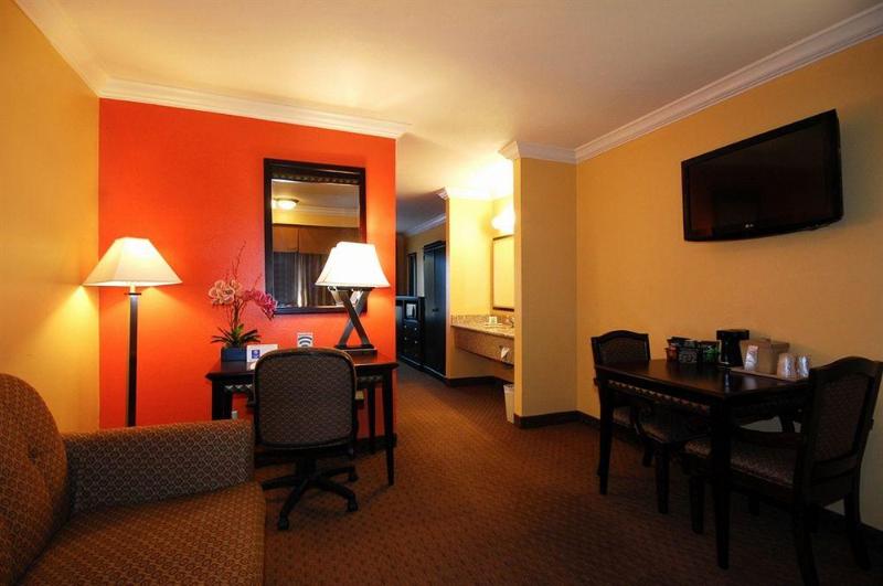 Quality Inn & Suites Bell Gardens