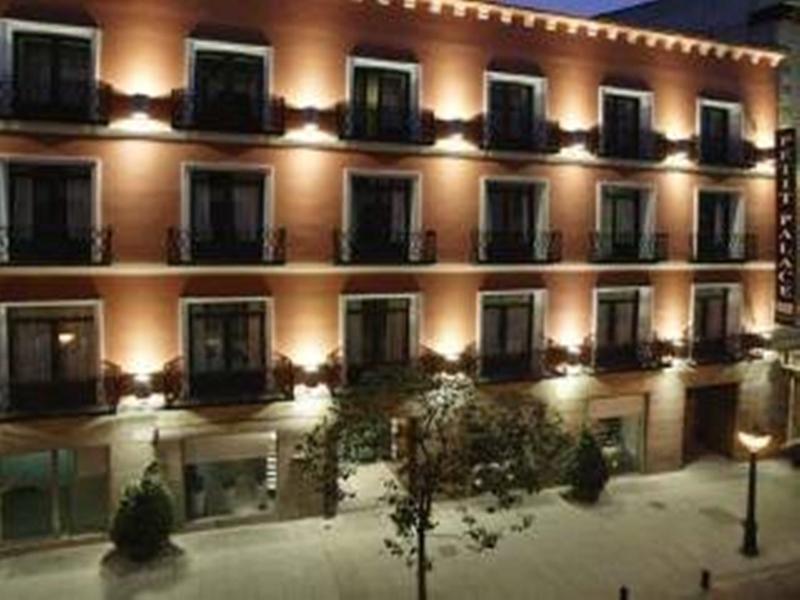 Petit Palace Tres Cruces